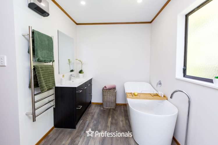 8 King Charles Drive Kingsley Heights_24