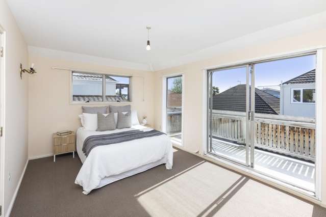 2/131 Rugby Street Merivale_4