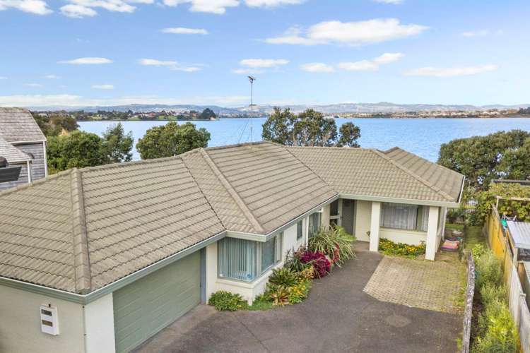 2/28 Carnoustie Drive Wattle Downs_7