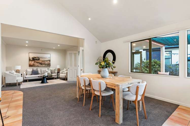 492 Beach Road Murrays Bay_11