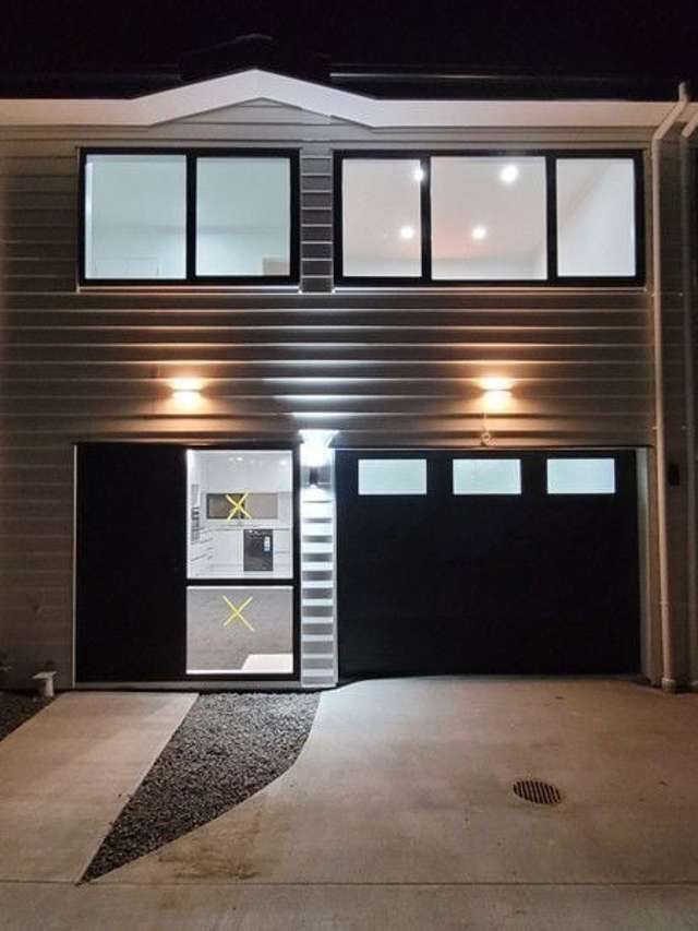 Stunning 3BR Townhouse in Papatoetoe