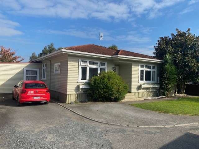 Comfortable Three‑Bedroom House in Convenient Location