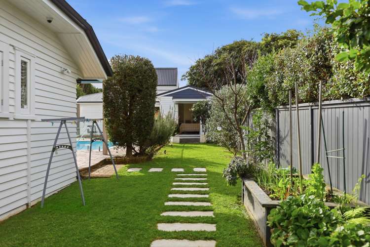 23 Fairholme Avenue Epsom_17