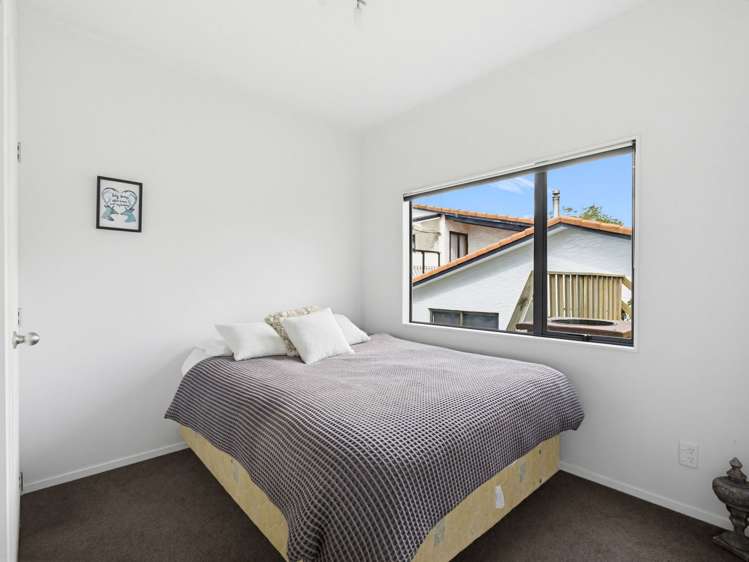 57 John Dee Crescent Red Beach_21