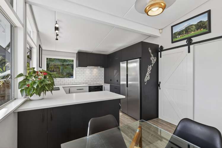 25 Waiwera Place Merrilands_18