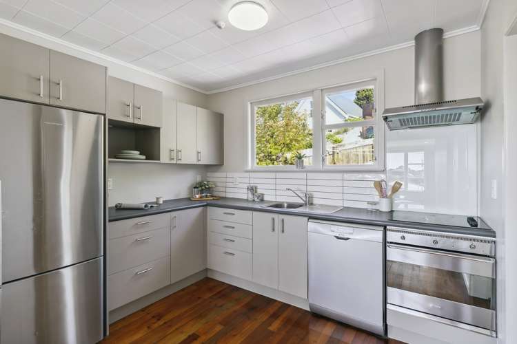 15 Kahikatea Grove Paparangi_5