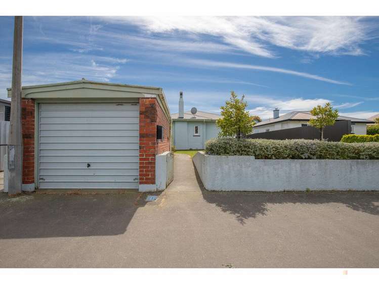 19 Raymond Street West End_24