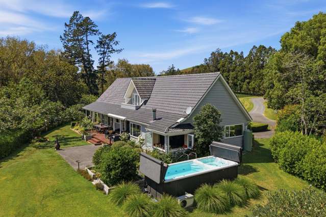 A Rare 11.8 Acre Clevedon Lifestyle Retreat!