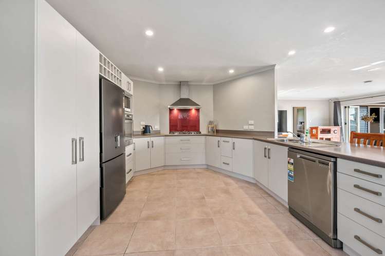 94 Basley Road Owhata_5