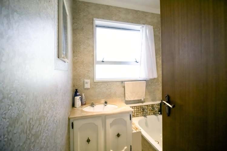 1a Huata Place West End_18