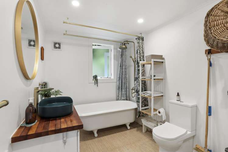 619 Huia Road Parau_17