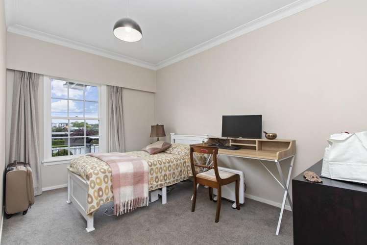 1046 River Road 10469_12