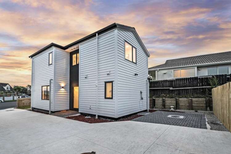 22A Miriam Corban Heights Henderson Heights_24