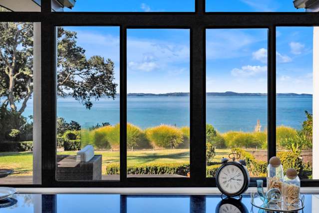 Prestigious Peninsula Luxury & Panoramic Sea Views
