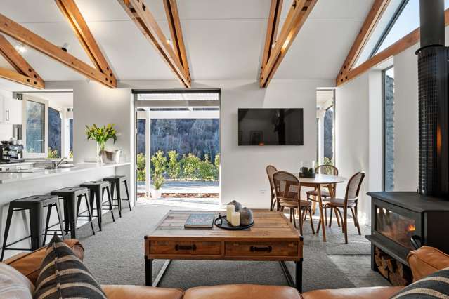 9 Gala Burn Lane, Manse Cottage Arrowtown_1