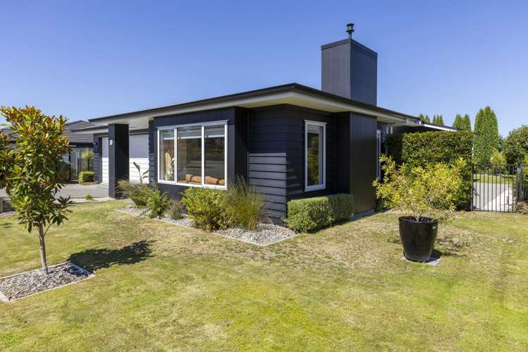 5 Royal Coachman Drive_0