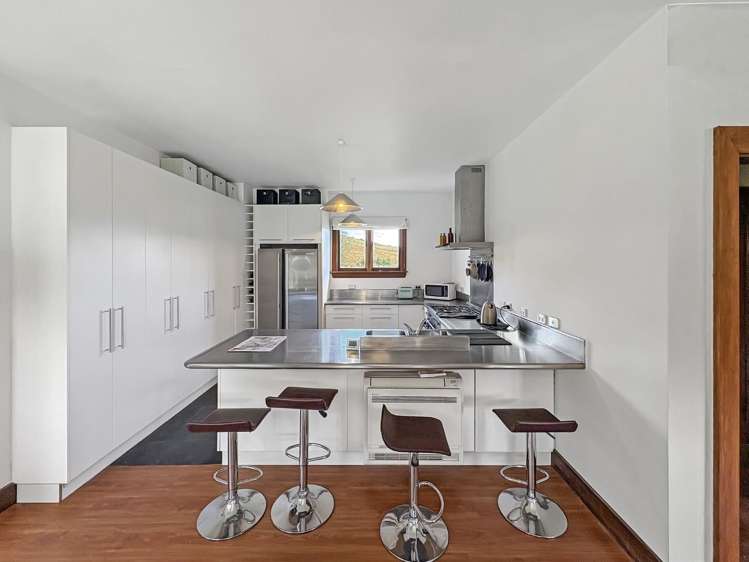 5669A West Coast Road 1532_1