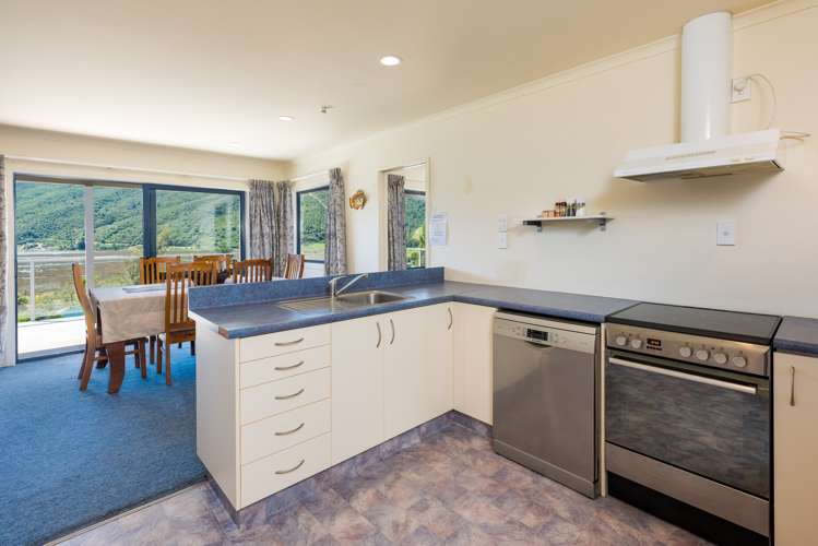 13a Beach Place Havelock_2