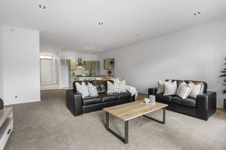 20/40 Scarlet Oak Drive Schnapper Rock_9