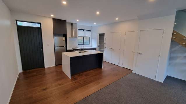 4B/4 Ferry Road Eastbourne_1