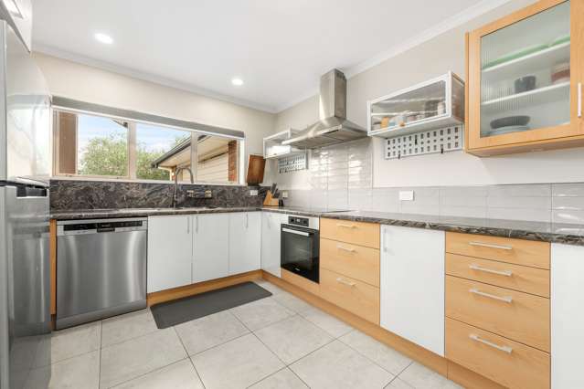 11 Chestnut Close Kelvin Grove_1