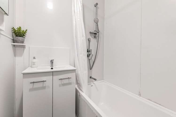35a Beach Road Te Atatu Peninsula_19