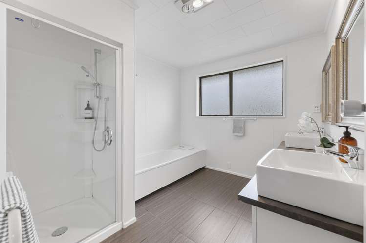 8 Clariton Avenue Green Island_17