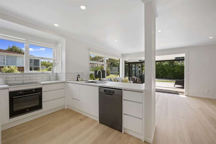 1/240 Hurstmere Road Takapuna_18