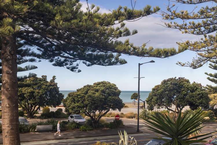 241 Marine Parade Napier South_13