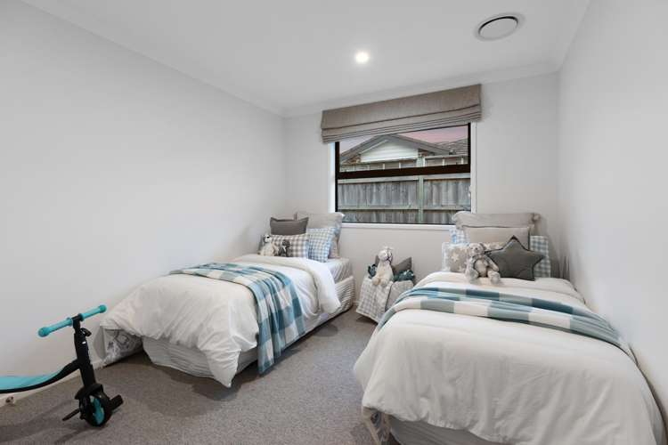 160 Lakes Boulevard Pyes Pa_18