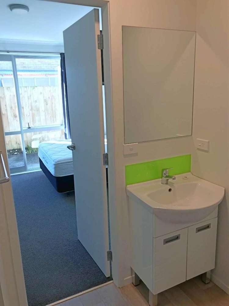 3/167 Knighton Road Hillcrest_3