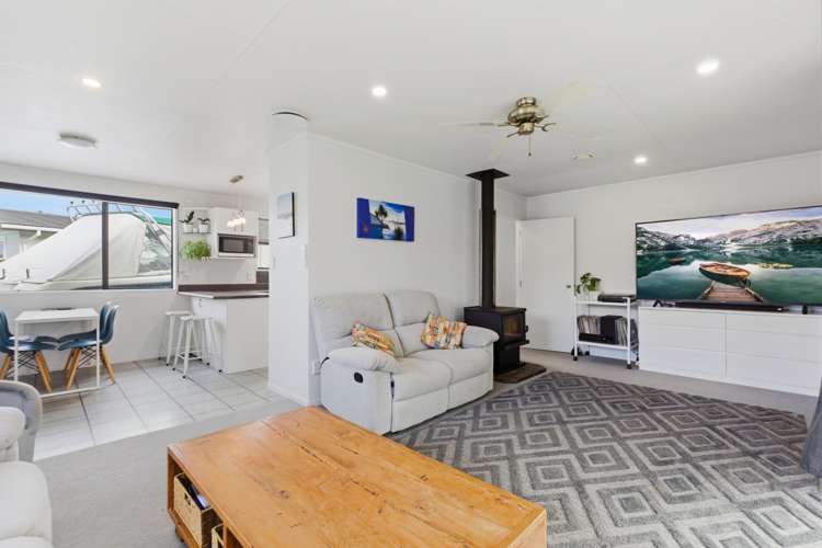 27 Sylvania Drive Matua_7