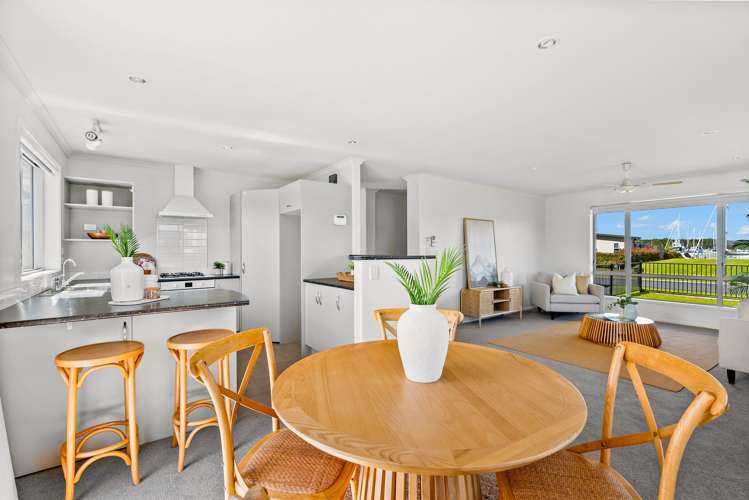 9 Finch Street One Tree Point_7