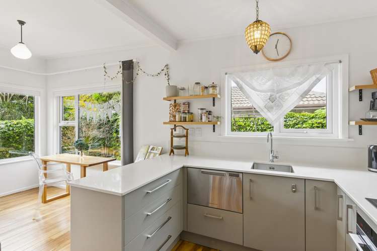 1/52 Matatua Road Raumati Beach_4