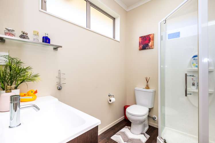 23 Tongariro Drive Aotea_13