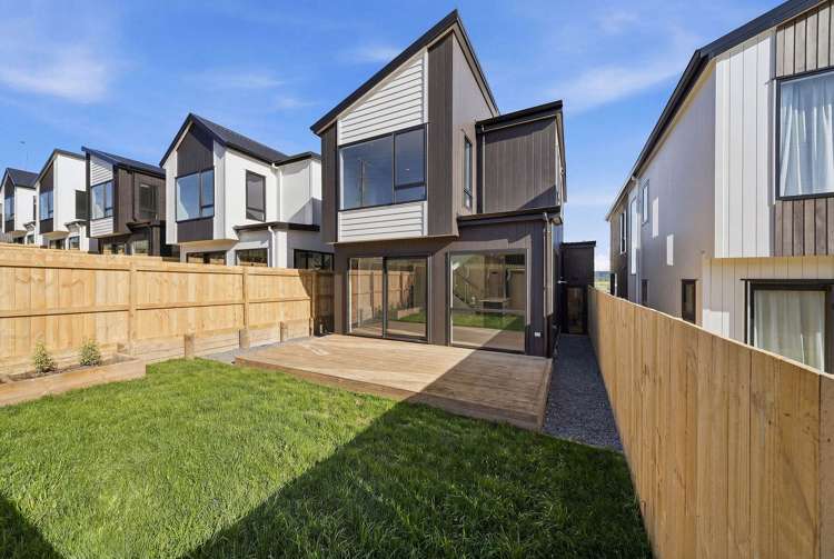 17 & 23 Wira Lane Silverdale_23