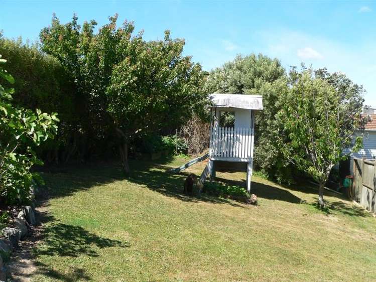 32 Handyside Street Tawa_19