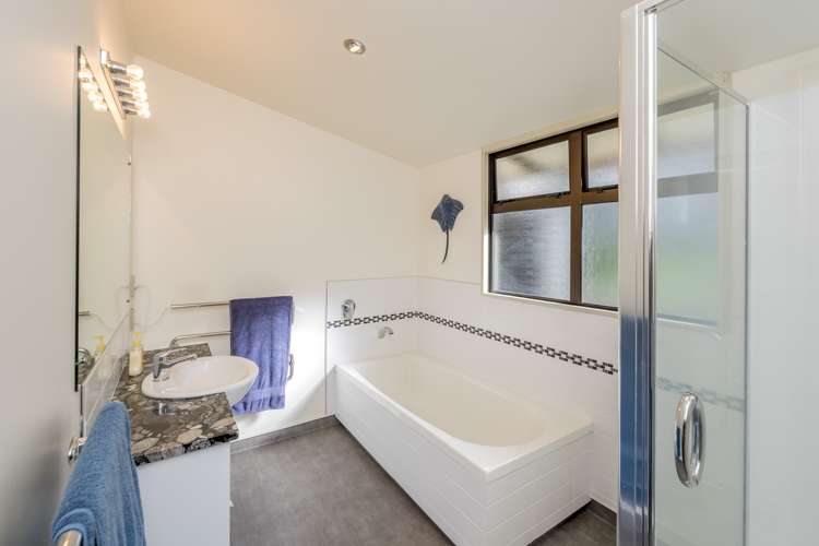 16 Karaka Grove Raumati Beach_17