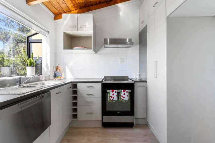 2/62 Trias Road Totara Vale_7