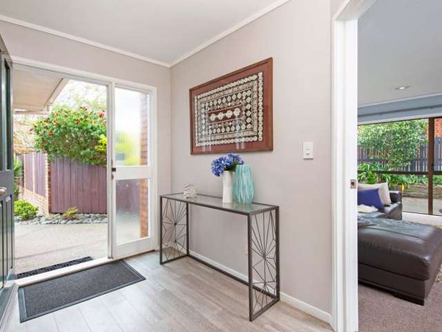 8 Billabong Place Botany Downs_2