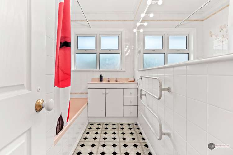 18 Holyoake Crescent Avalon_17