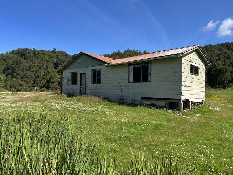2265 State Highway 7 Reefton_16
