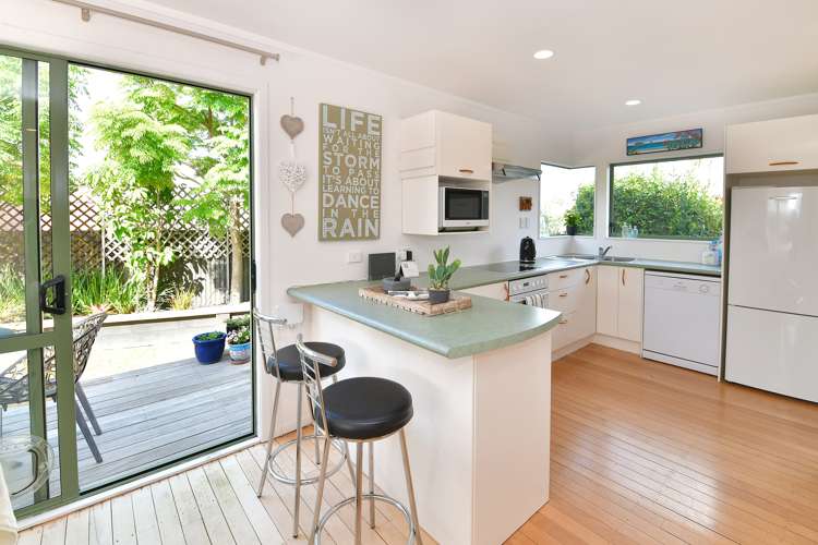 2/10 Ross Crescent Orewa_6