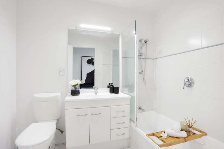 4/8 Tuscany Way Te Atatu Peninsula_11