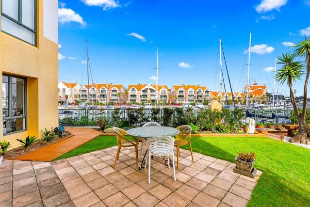 Waterfront Luxury Apartment in Gulf Harbour