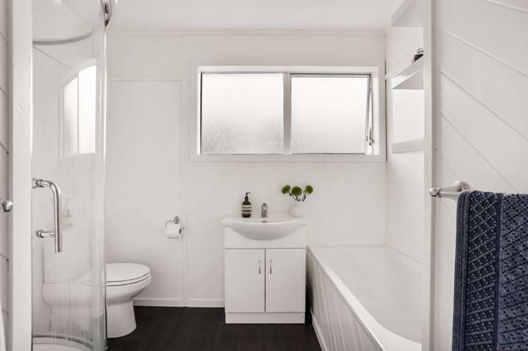 16 Brennan Avenue Te Atatu Peninsula_16