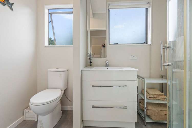 11 Ngarahana Avenue Paremoremo_18