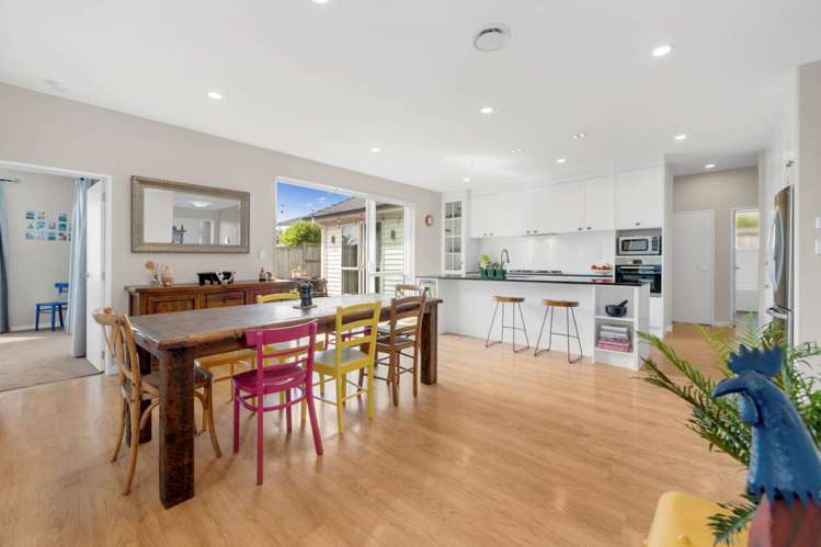 9 Defender Crescent Beachlands_5