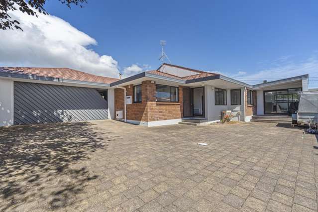 LOCK-UP, LEAVE & LOVE THE LOCATION