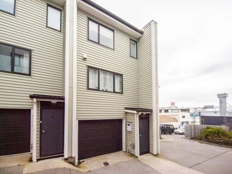 2/11 Gordon Place Newtown_1